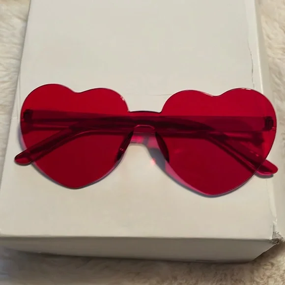 💥Free with purchase💥 Valentine plastic heart glasses on red. NIB - Picture 1 of 4